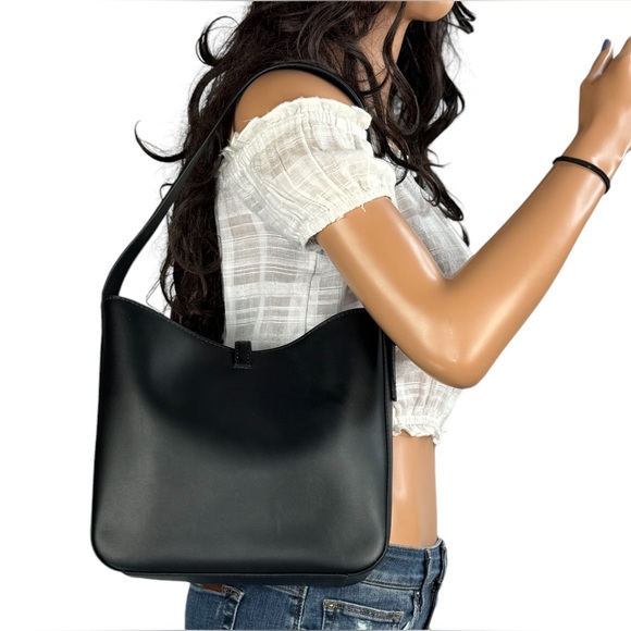 Michael Kors Lyra Small Bucket Shoulder Leather Bag Black - Picture 2 of 13